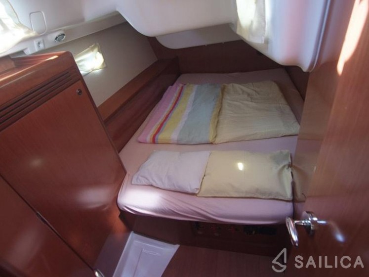 Oceanis 40 - Yacht Charter Sailica