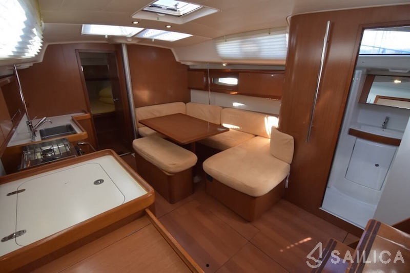 Oceanis 40 - Yacht Charter Sailica