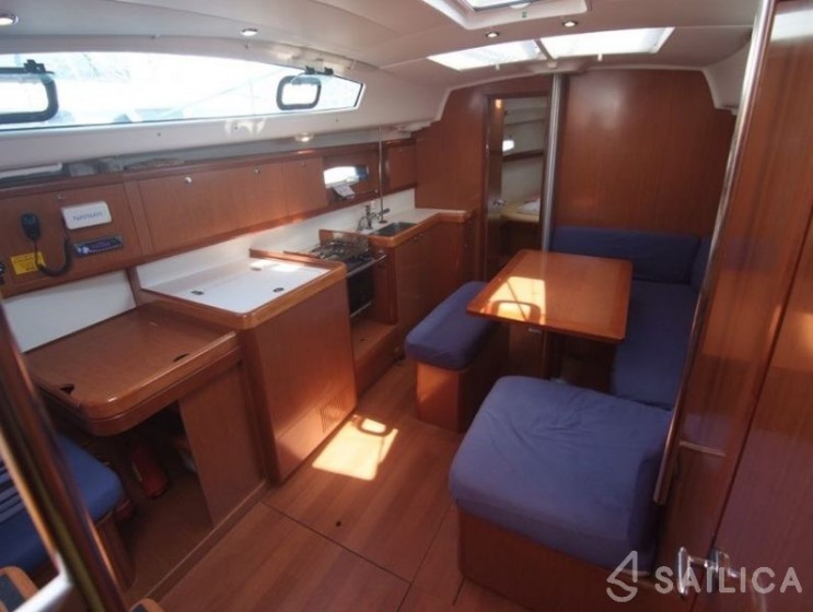 Oceanis 40 - Yacht Charter Sailica