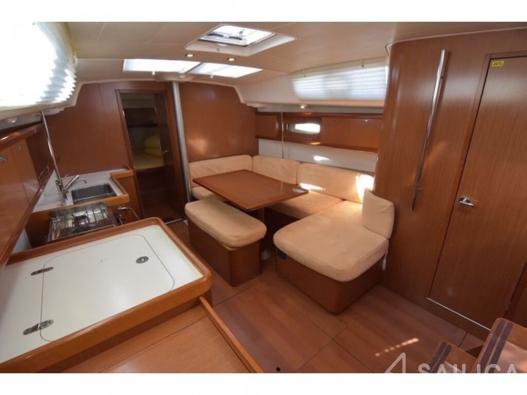 Oceanis 40 - Yacht Charter Sailica