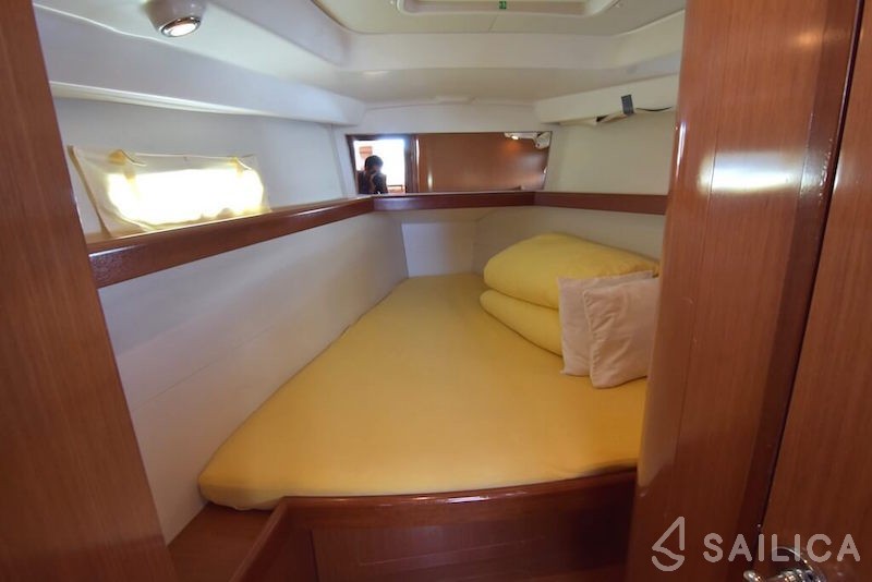 Oceanis 40 - Yacht Charter Sailica