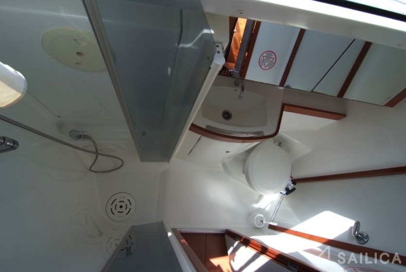 Oceanis 40 - Yacht Charter Sailica
