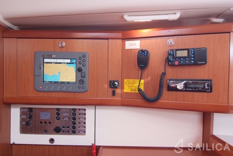 Oceanis 40 - Yacht Charter Sailica