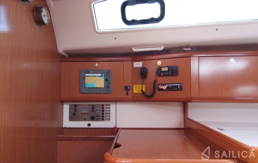 Oceanis 40 - Yacht Charter Sailica