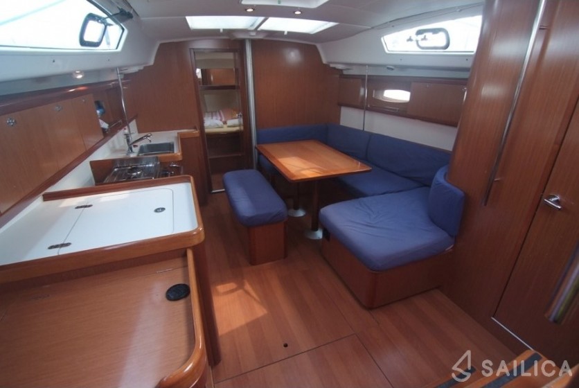 Oceanis 40 - Yacht Charter Sailica