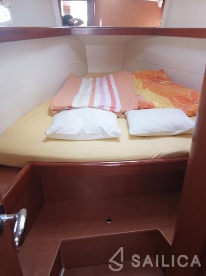 Oceanis 40 - Yacht Charter Sailica