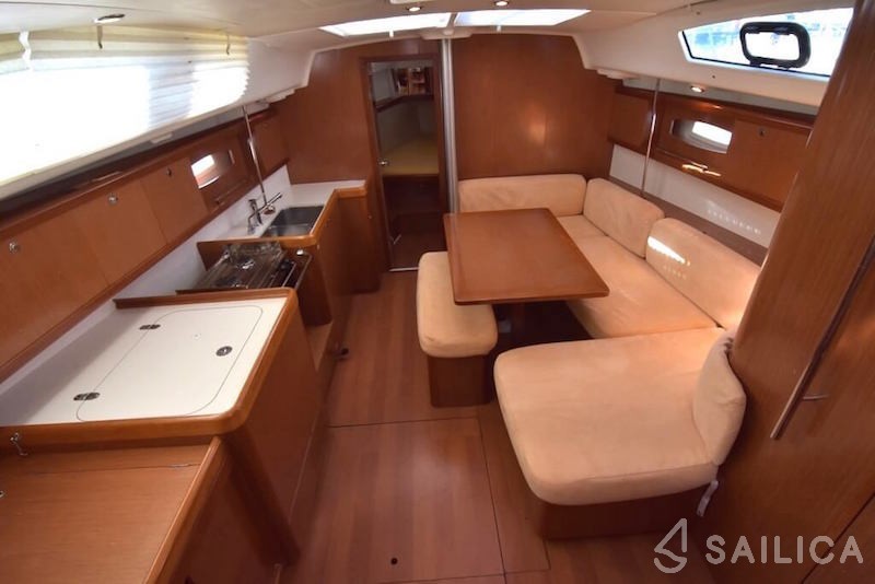 Oceanis 40 - Yacht Charter Sailica