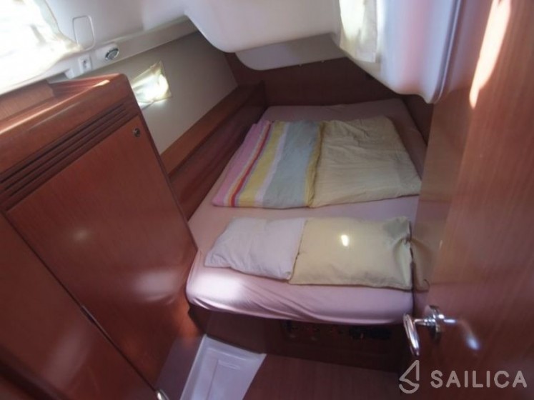 Oceanis 40 - Yacht Charter Sailica