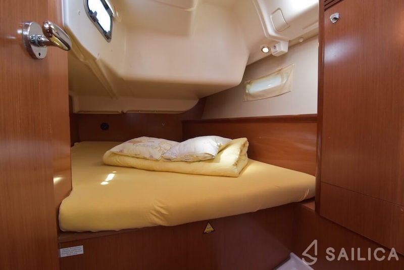 Oceanis 40 - Yacht Charter Sailica