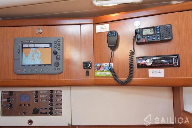 Oceanis 40 - Yacht Charter Sailica