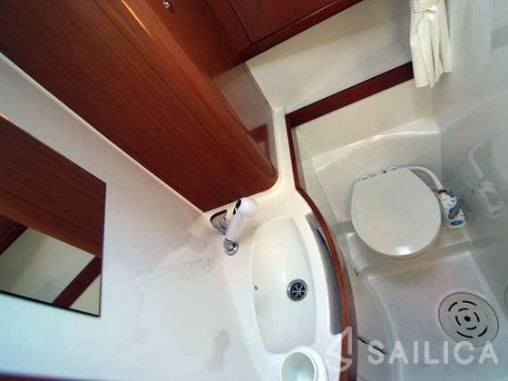 Oceanis 40 - Yacht Charter Sailica