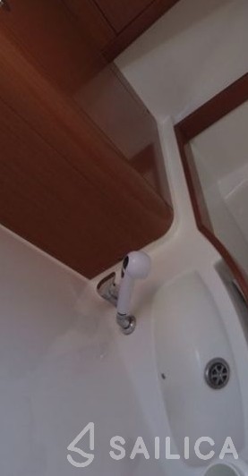 Oceanis 40 - Yacht Charter Sailica