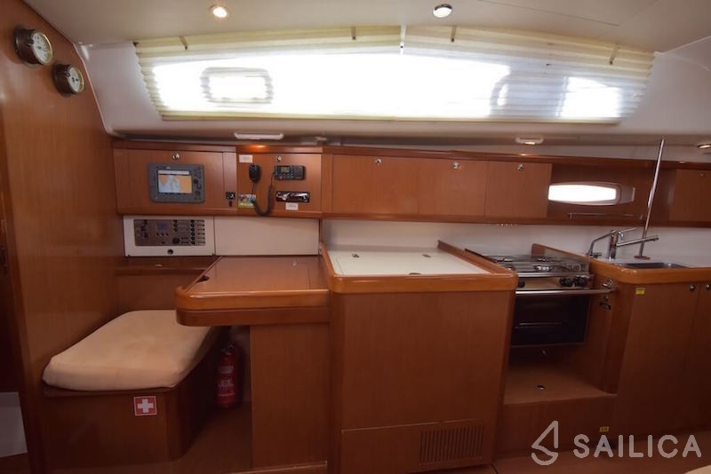 Oceanis 40 - Yacht Charter Sailica