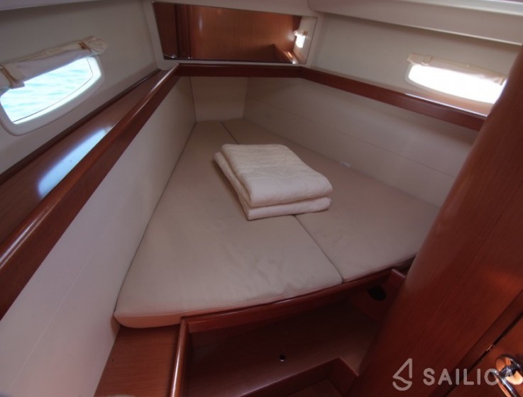 Oceanis 40 - Yacht Charter Sailica