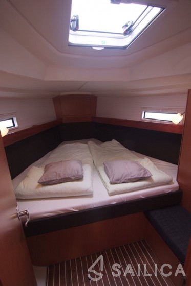 Bavaria Cruiser 37 - Yacht Charter Sailica