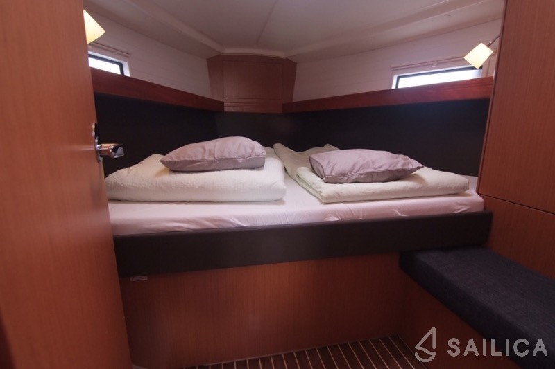 Bavaria Cruiser 37 - Yacht Charter Sailica