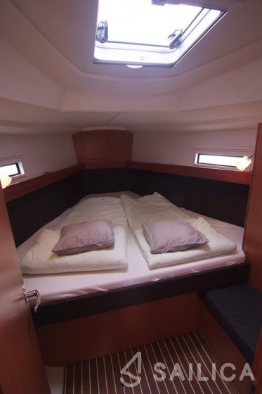 Bavaria Cruiser 37 - Yacht Charter Sailica