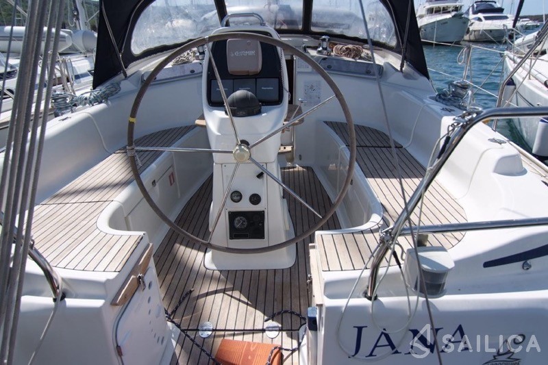 Bavaria 37 Cruiser - Yacht Charter Sailica
