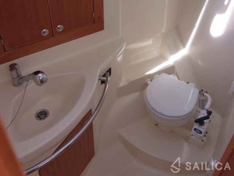 Elan 344 Impression - Yacht Charter Sailica