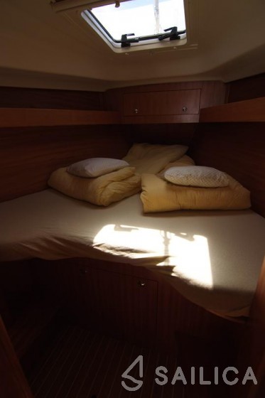 Elan 344 Impression - Yacht Charter Sailica