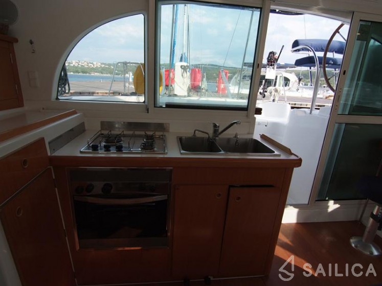 Lagoon 380 S2 - Yacht Charter Sailica