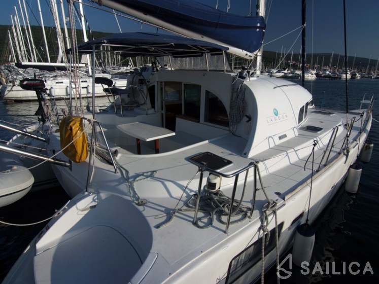 Lagoon 380 S2 - Yacht Charter Sailica