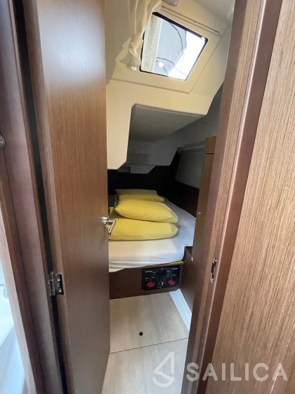 Oceanis 38.1 - Yacht Charter Sailica