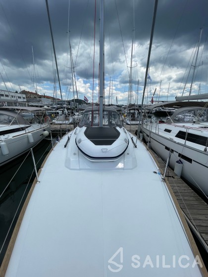 Oceanis 38.1 - Yacht Charter Sailica