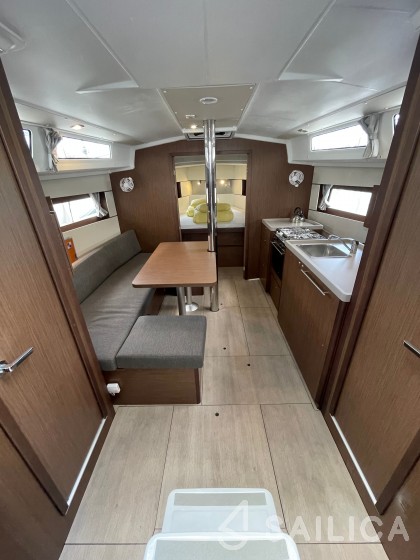 Oceanis 38.1 - Yacht Charter Sailica