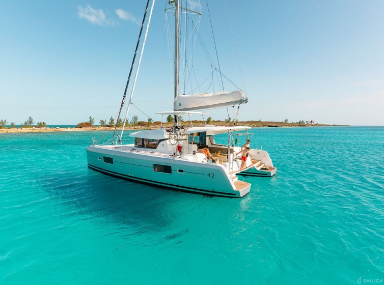 Lagoon 42 - Yacht Charter Sailica
