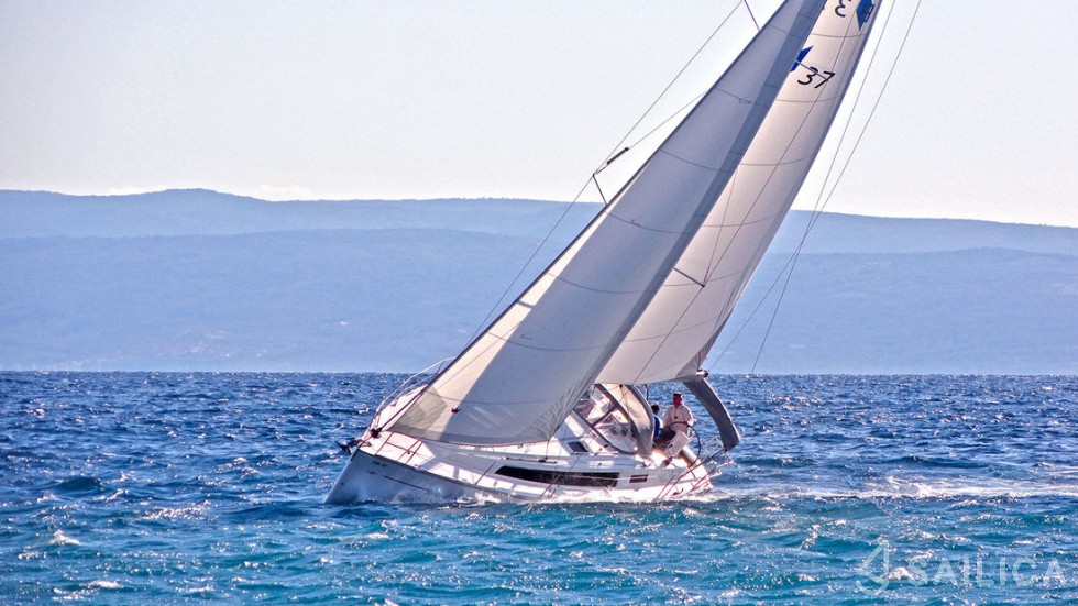 Bavaria 37 Cruiser - Yacht Charter Sailica
