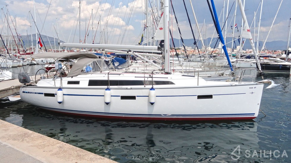 Bavaria 37 Cruiser - Yacht Charter Sailica
