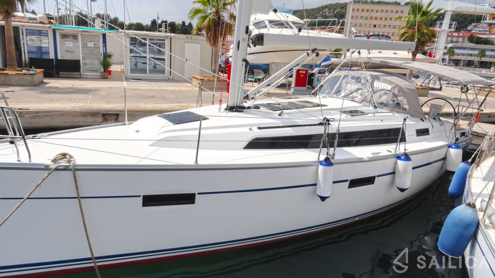 Bavaria 37 Cruiser - Yacht Charter Sailica