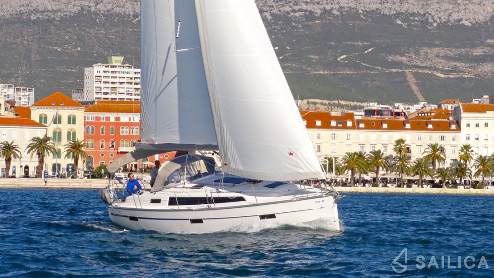 Bavaria 37 Cruiser - Yacht Charter Sailica