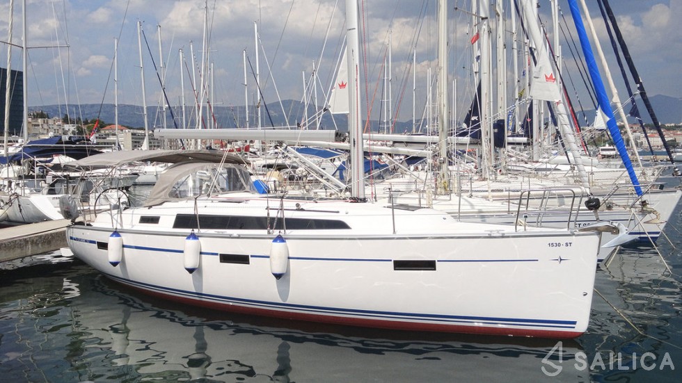Bavaria 37 Cruiser - Yacht Charter Sailica