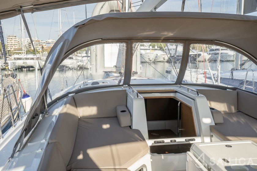 Jeanneau 54 - Yacht Charter Sailica