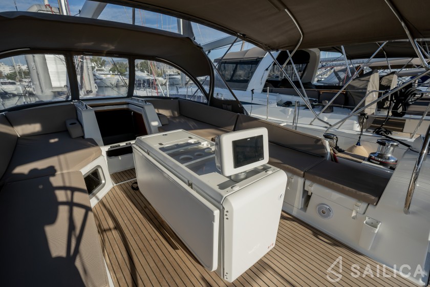 Jeanneau 54 - Yacht Charter Sailica