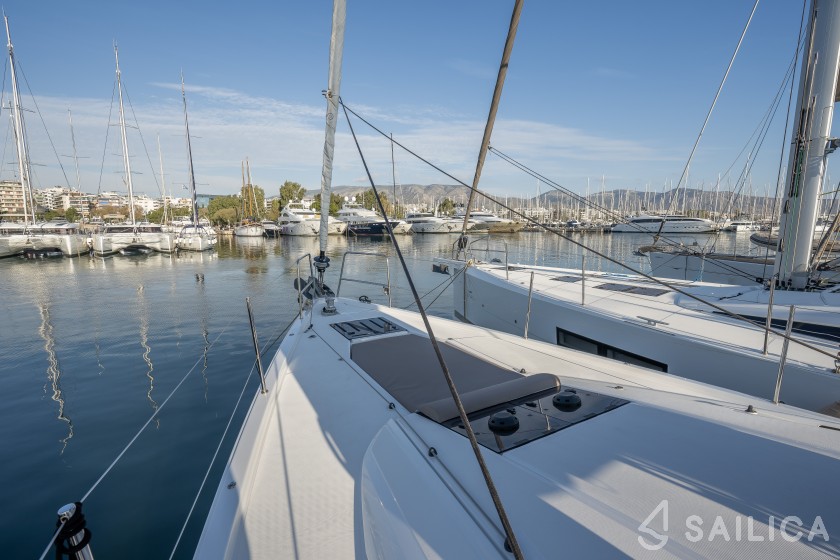 Jeanneau 54 - Yacht Charter Sailica
