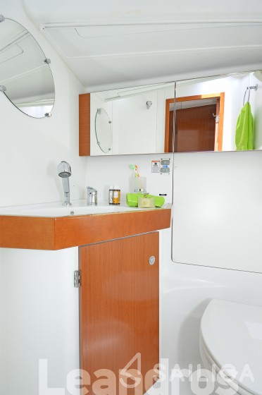 Oceanis 50 Family - Yacht Charter Sailica
