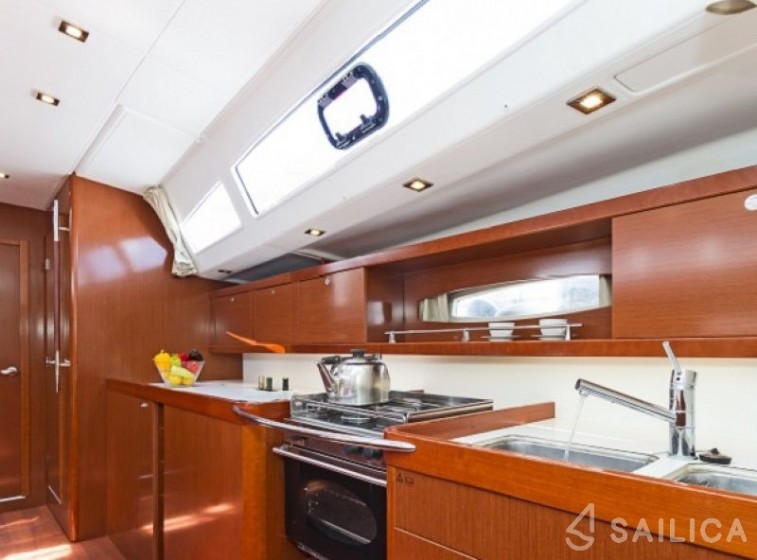 Oceanis 50 Family - Yacht Charter Sailica