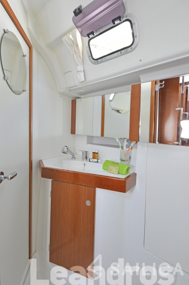 Oceanis 50 Family - Yacht Charter Sailica
