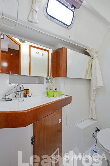 Oceanis 50 Family - Yacht Charter Sailica