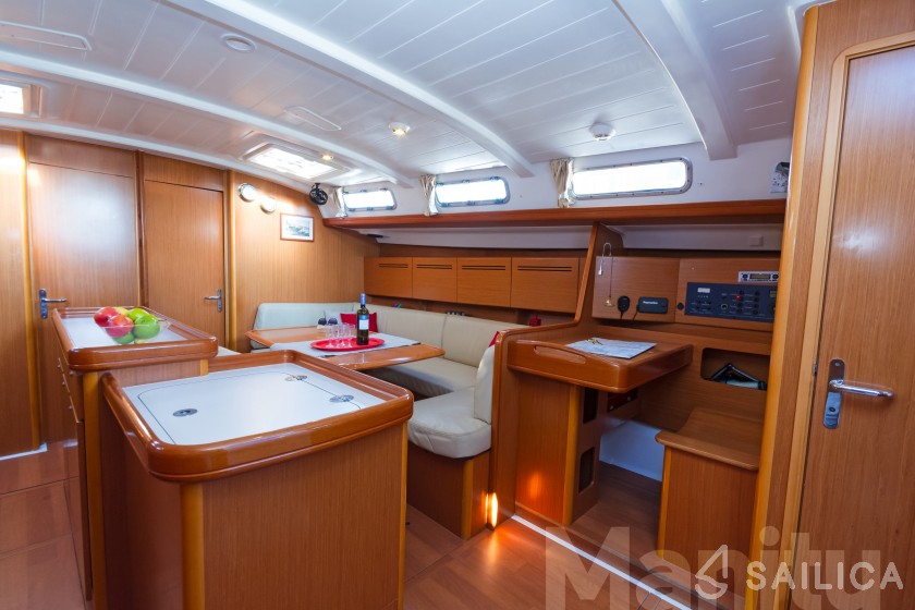 Cyclades 50.5 - Yacht Charter Sailica