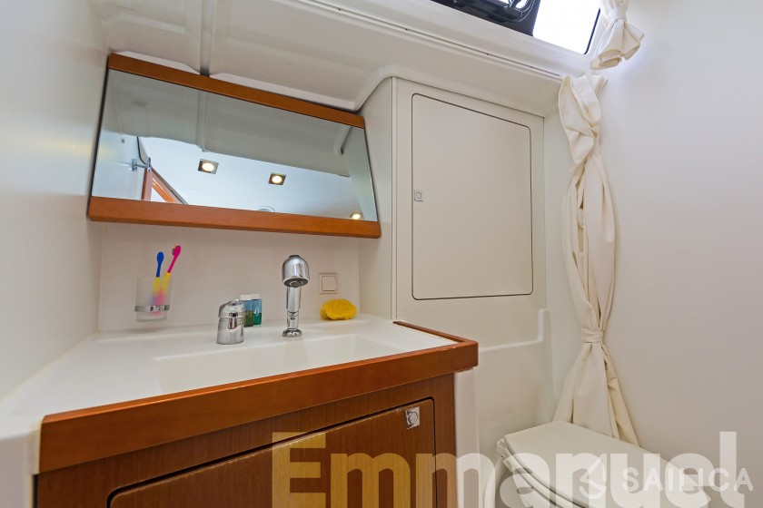 Oceanis 48 - Yacht Charter Sailica