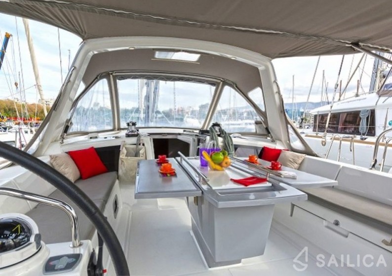 Oceanis 48 - Yacht Charter Sailica