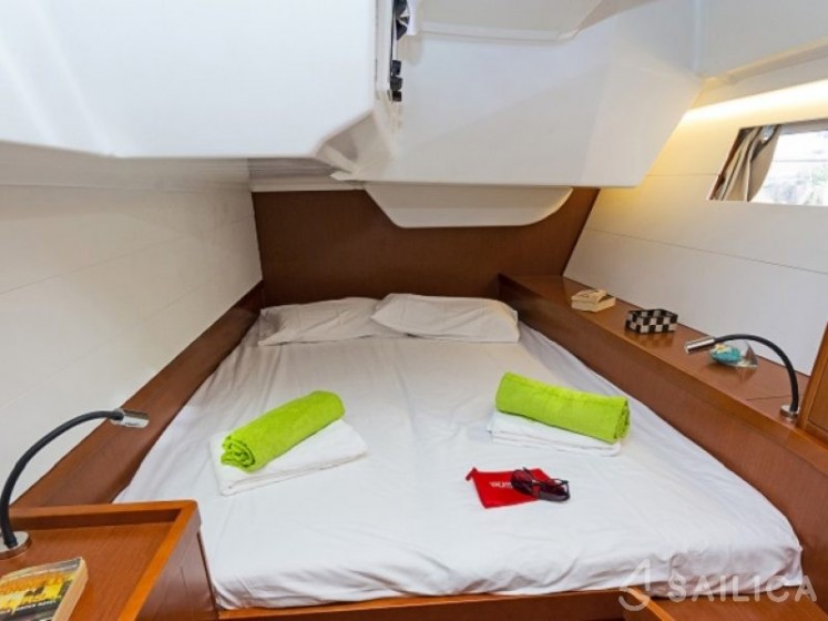 Oceanis 48 - Yacht Charter Sailica
