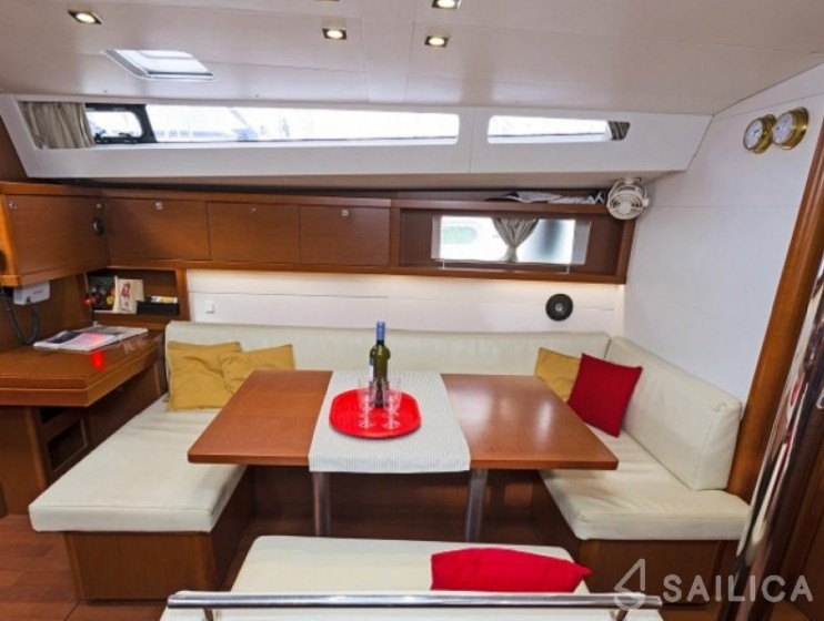 Oceanis 48 - Yacht Charter Sailica