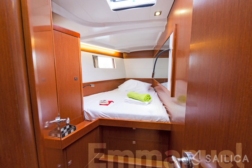 Oceanis 48 - Yacht Charter Sailica