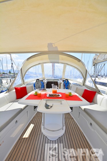 Oceanis 43 - Yacht Charter Sailica