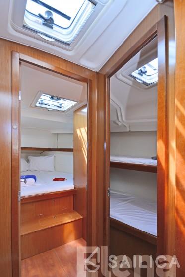 Oceanis 43 - Yacht Charter Sailica